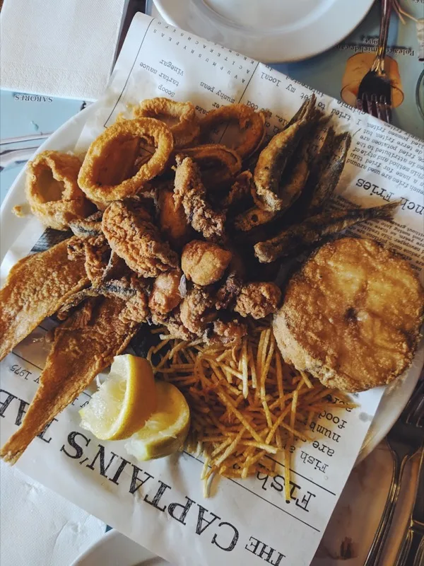 Fried seafood platter